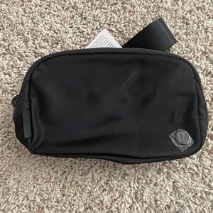 Lululemon Everywhere Belt Bag 1L AG1 Black with Black Hardware NWT